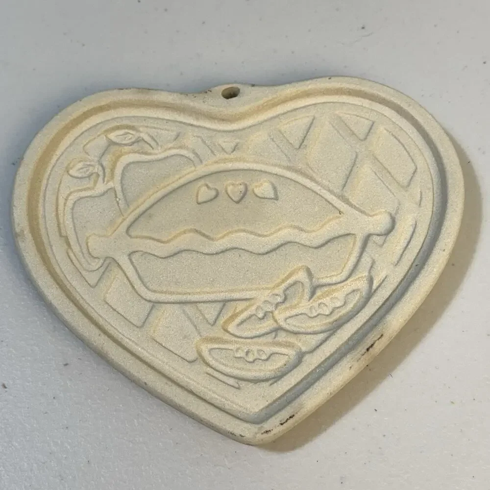 Pampered Chef Stoneware WELCOME HOME Heart Clay Pie Cookie Mold Press Design VTG